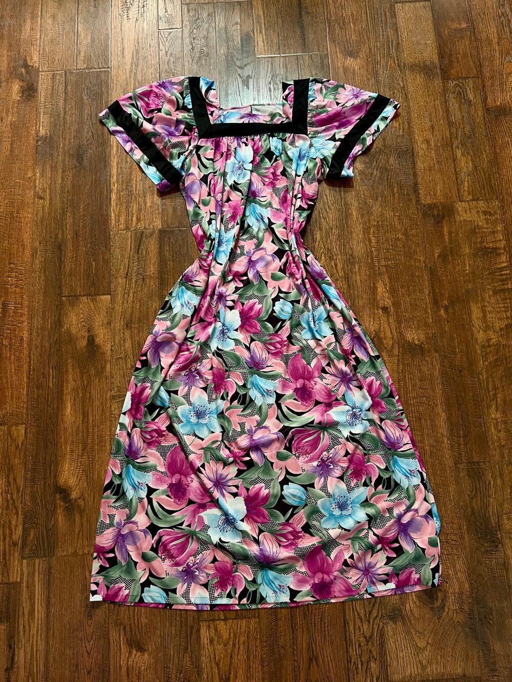 Vintage Polyester MuuMuu Nightgown Dress – Tropical Floral Print with Pockets